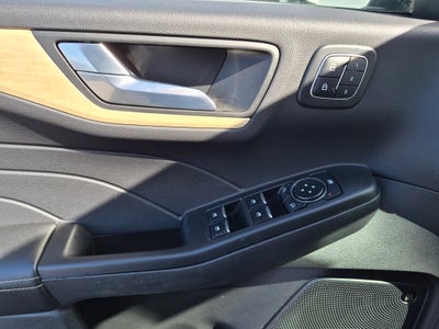 2022 Ford Escape Hybrid Titanium