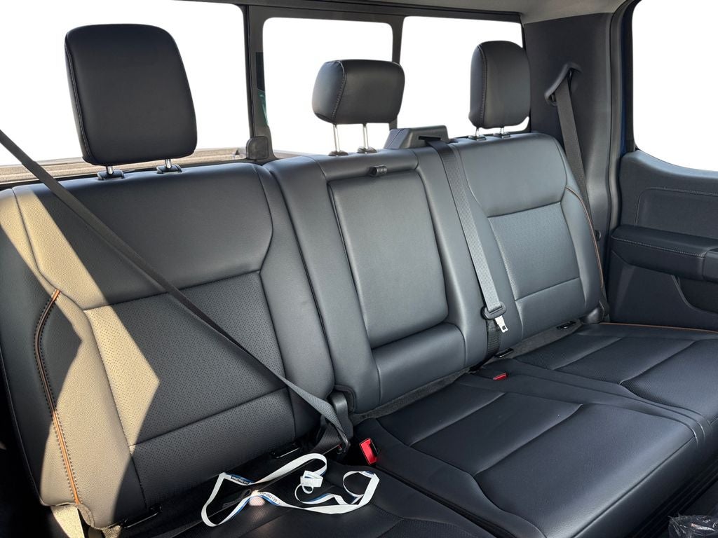 2027 Ford F-350SD Lariat DRW