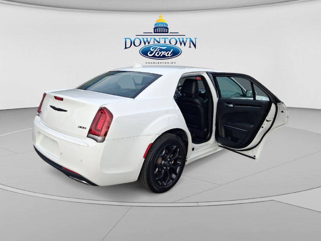 2023 Chrysler 300 Touring