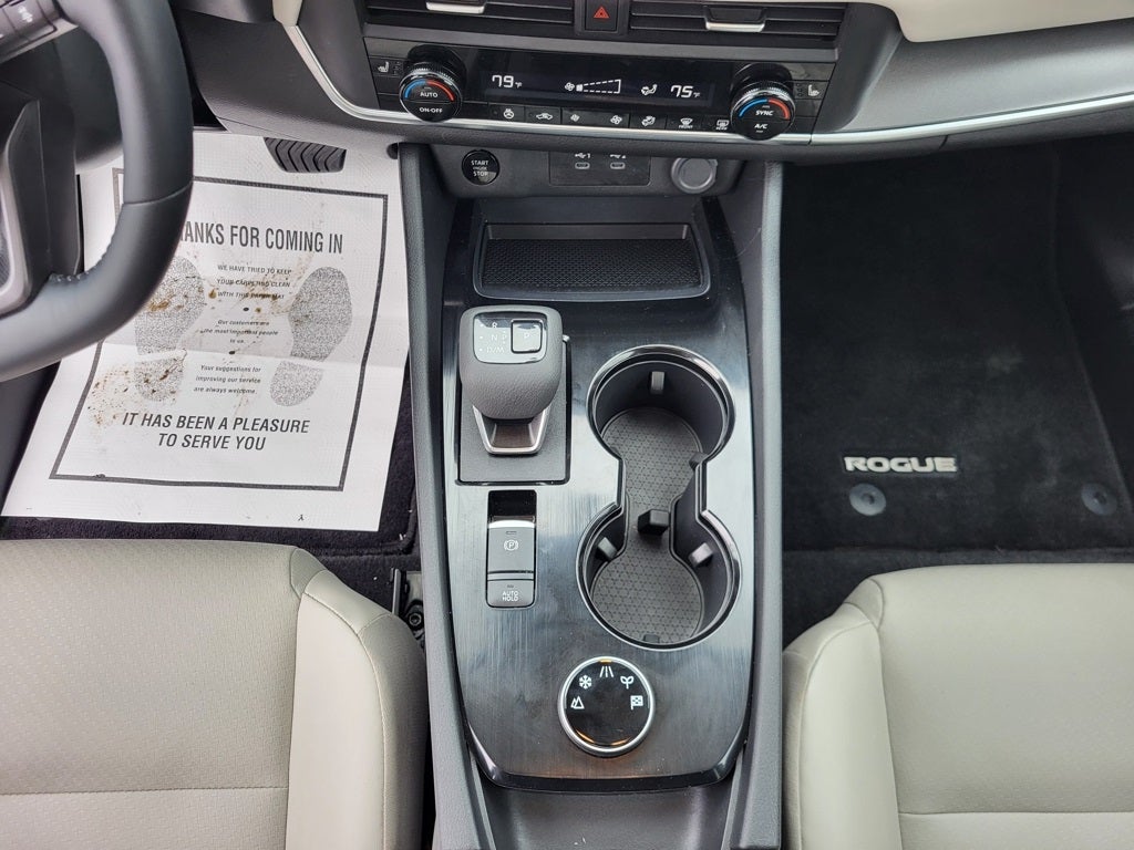 2025 Nissan Rogue SV