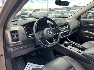 2023 Nissan Pathfinder Platinum