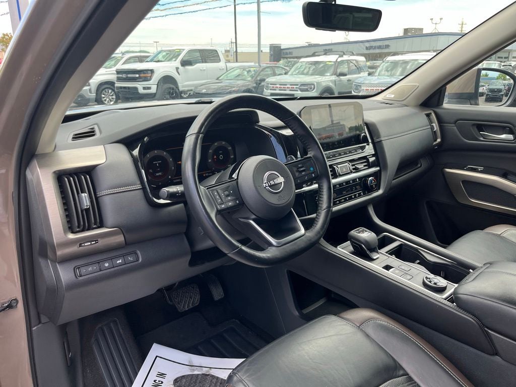 2023 Nissan Pathfinder Platinum
