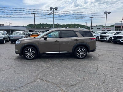 2023 Nissan Pathfinder Platinum