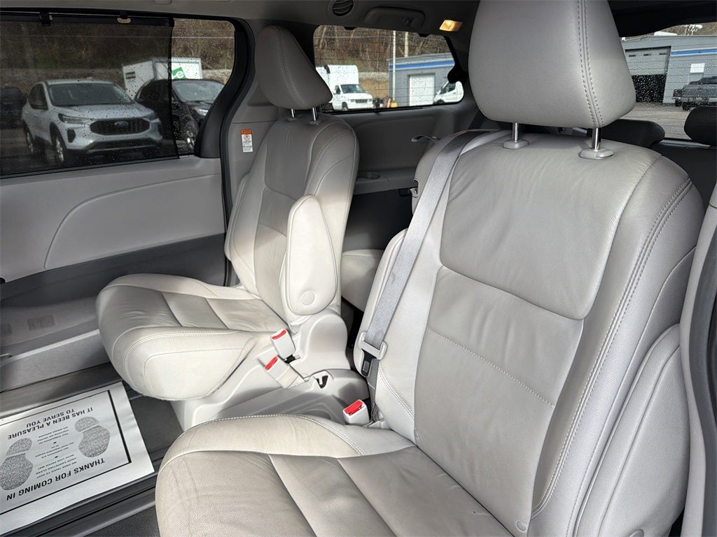 2019 Toyota Sienna L 7 Passenger