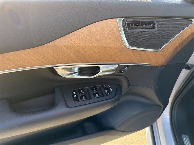 2023 Volvo XC90 B5 Plus