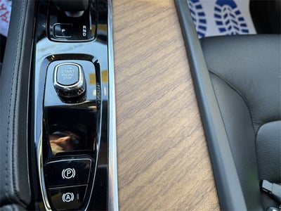 2023 Volvo XC90 B5 Plus