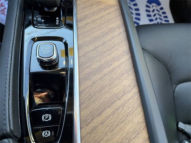 2023 Volvo XC90 B5 Plus